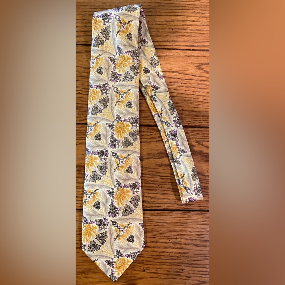 EUC LIBERTY Tie, gold/purple colors, grape vine flower pattern. - Picture 5 of 7